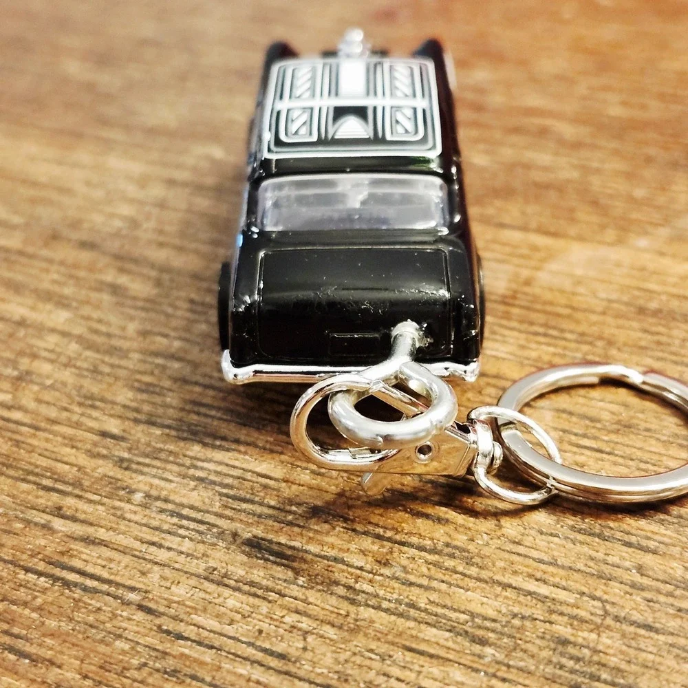 Hot Wheels '55 Chevy Bel Air Gasser Key Chain Black White 5 spoke High Roller‎